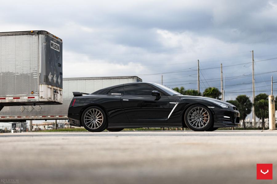  Nissan GT-R on Vossen Wheels (VFS2) 2017 года  (фото 11 из 13)
